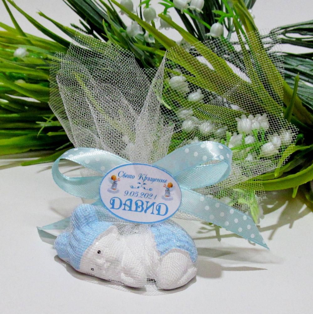 Подаръче за гости - Бебе със сини гащички и шапка